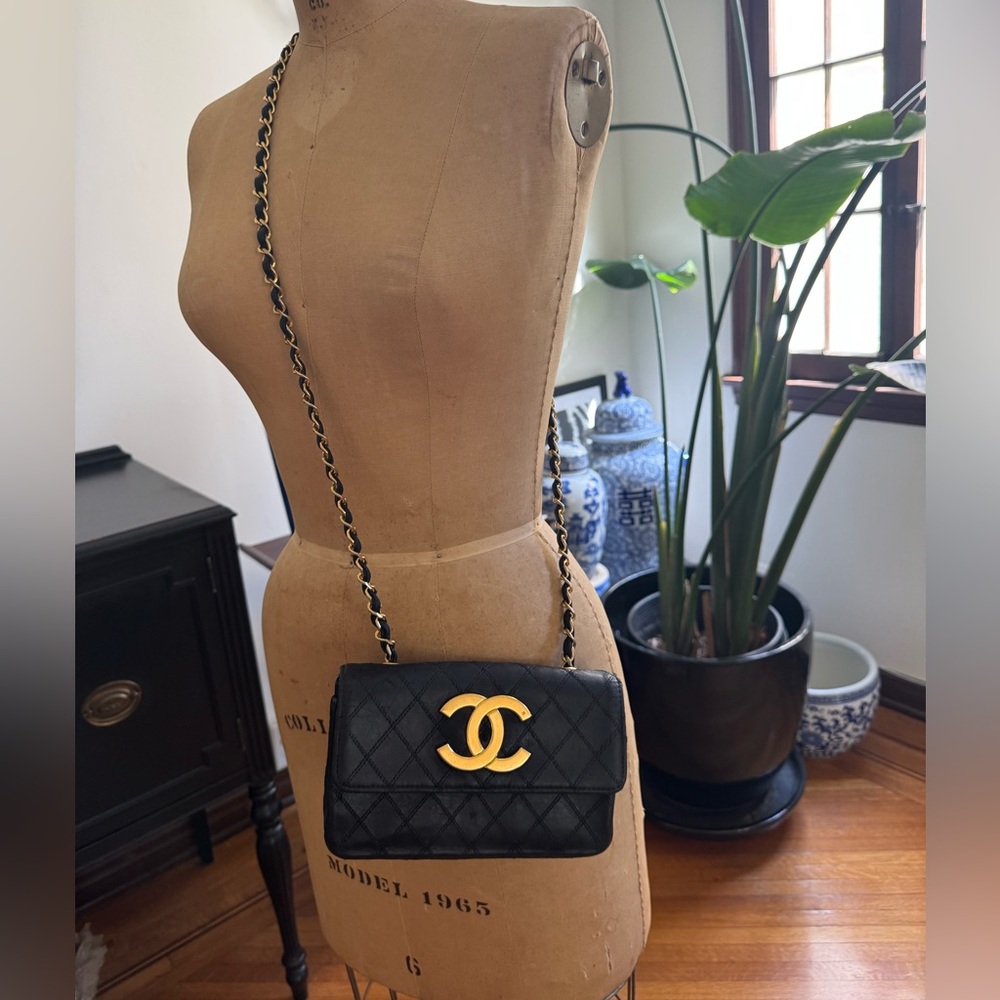 🏆Chanel Decacoco Cocomark Bicolore
Chain Shoulder/ Crossbody Black Bag
